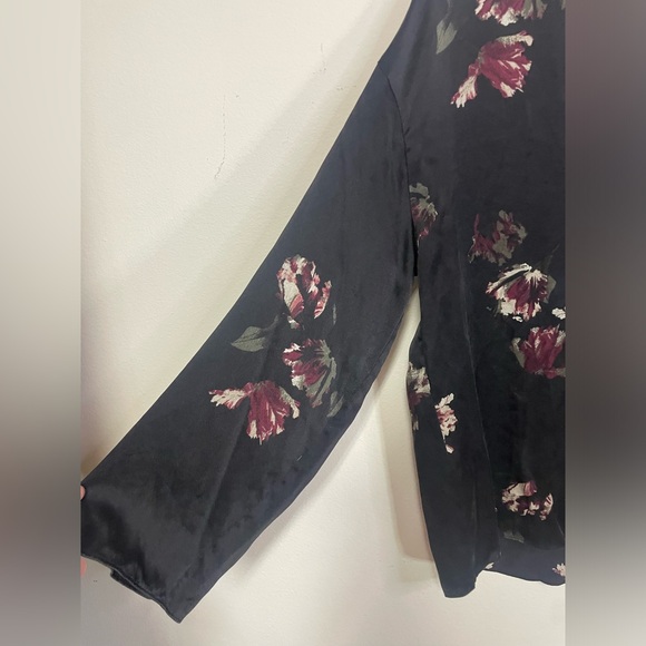 VINCE Black silk blouse with tulip print,size xs - Picture 14 of 16